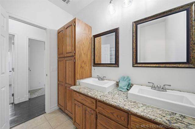 22425 S Rose Glen Court, Claremore, OK 74019