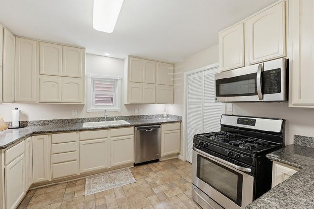 1814 22nd Street, Galveston, TX 77550