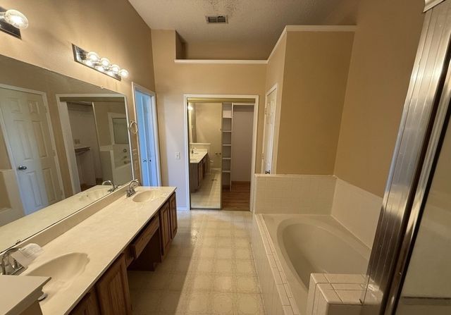 1338 Overlook Drive, Lewisville, TX 75067