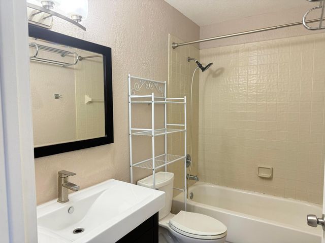 6978 NW 166th Terrace 1604, Miami Lakes, FL 33014