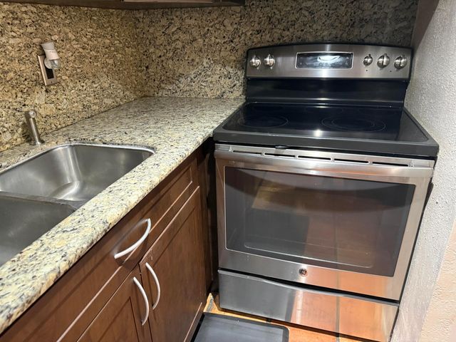 6978 NW 166th Terrace 1604, Miami Lakes, FL 33014