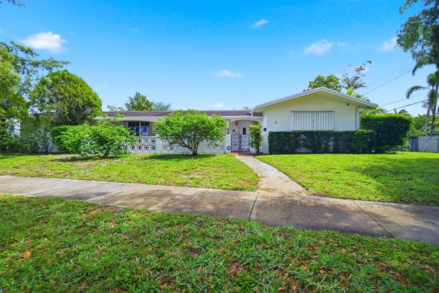 321 E Chaminade Drive, Hollywood, FL 33021