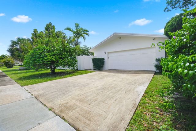 321 E Chaminade Drive, Hollywood, FL 33021