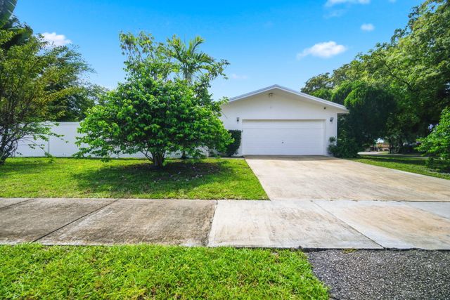321 E Chaminade Drive, Hollywood, FL 33021