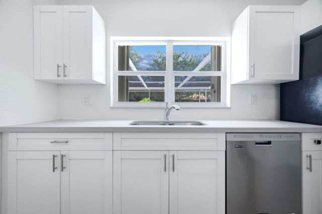 321 E Chaminade Drive, Hollywood, FL 33021