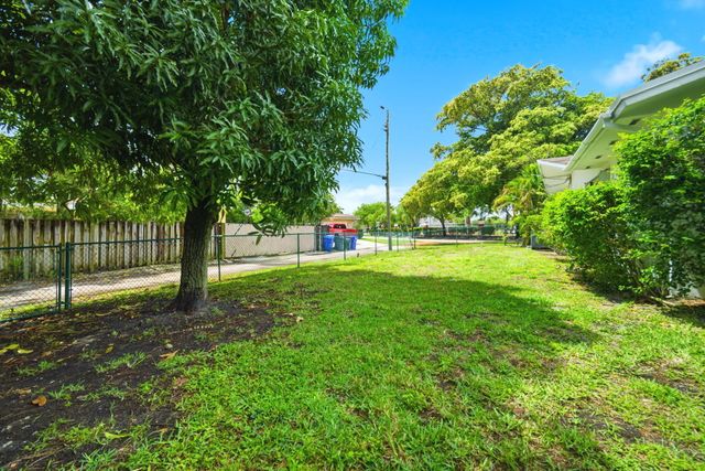 321 E Chaminade Drive, Hollywood, FL 33021