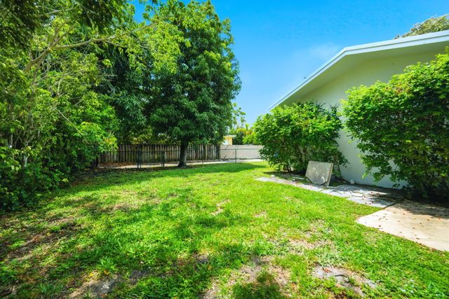 321 E Chaminade Drive, Hollywood, FL 33021