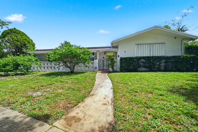 321 E Chaminade Drive, Hollywood, FL 33021