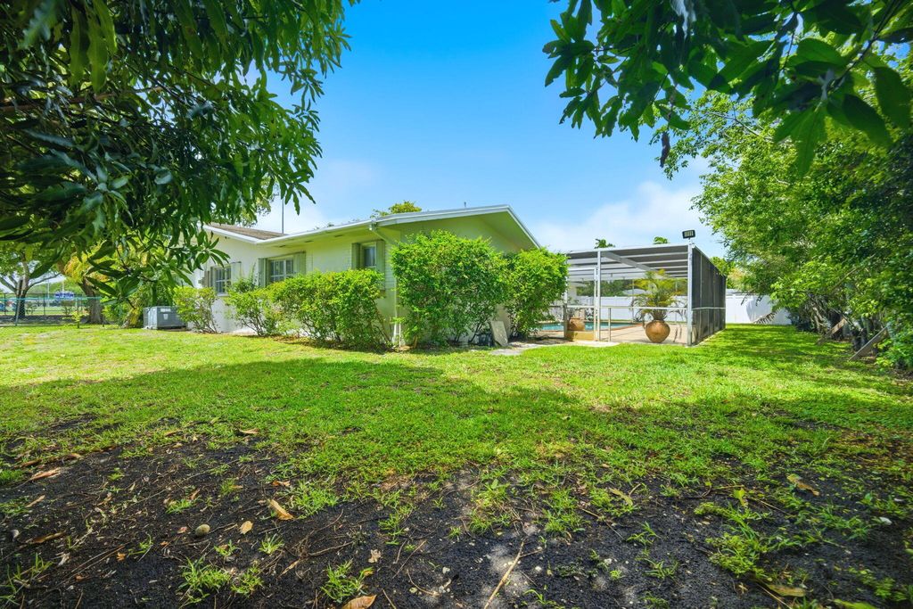 321 E Chaminade Drive, Hollywood, FL 33021