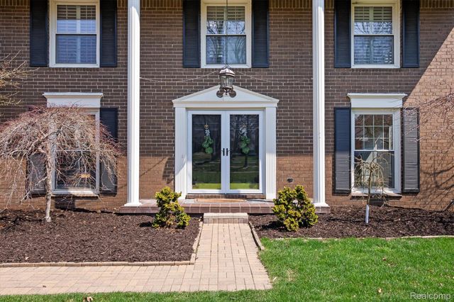 1132 Hemlock Drive, Rochester, MI 48307