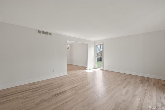 1132 Hemlock Drive, Rochester, MI 48307