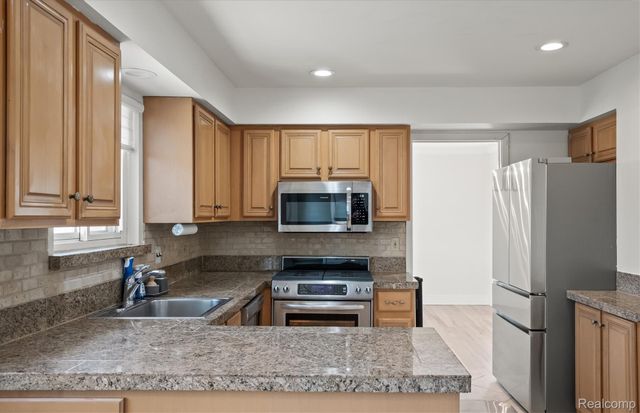 1132 Hemlock Drive, Rochester, MI 48307