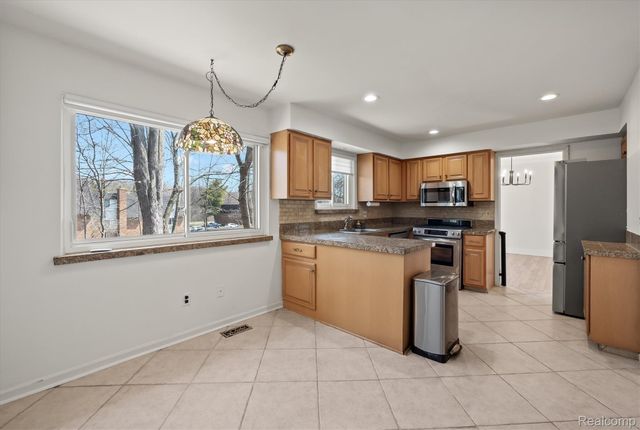 1132 Hemlock Drive, Rochester, MI 48307