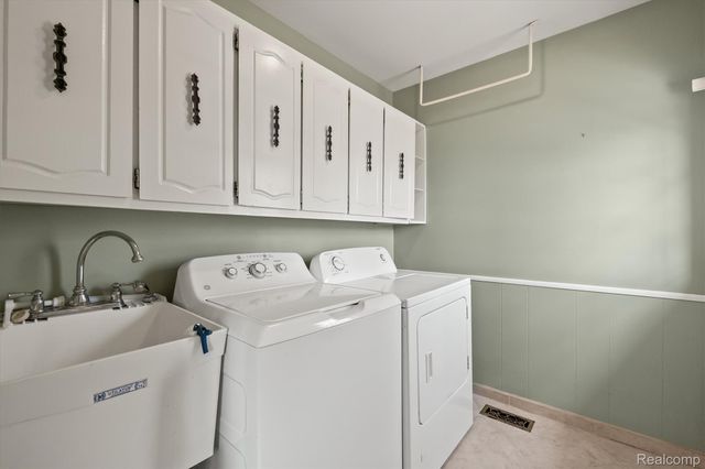 1132 Hemlock Drive, Rochester, MI 48307