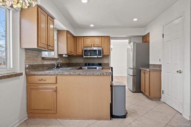 1132 Hemlock Drive, Rochester, MI 48307