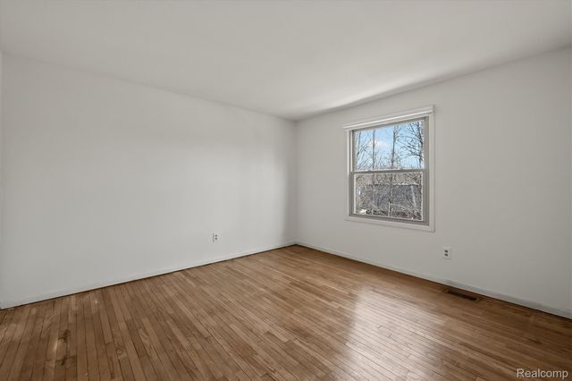 1132 Hemlock Drive, Rochester, MI 48307