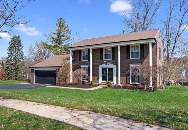 1132 Hemlock Drive, Rochester, MI 48307