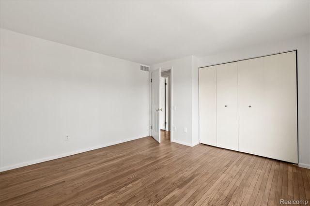 1132 Hemlock Drive, Rochester, MI 48307