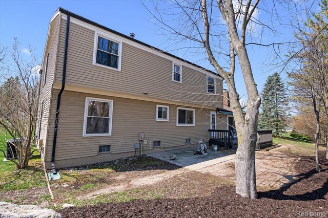 1132 Hemlock Drive, Rochester, MI 48307