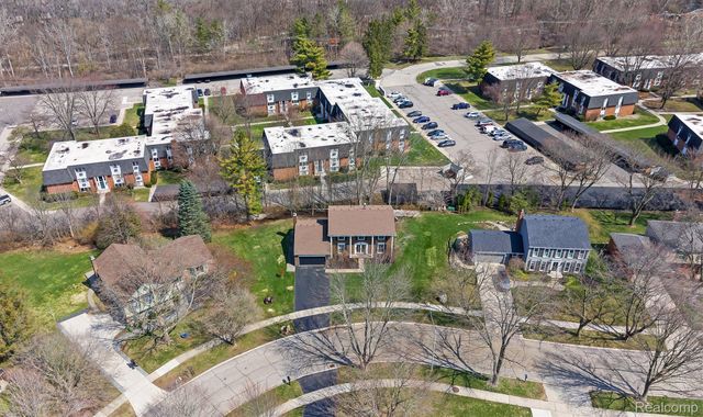 1132 Hemlock Drive, Rochester, MI 48307