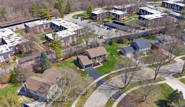 1132 Hemlock Drive, Rochester, MI 48307