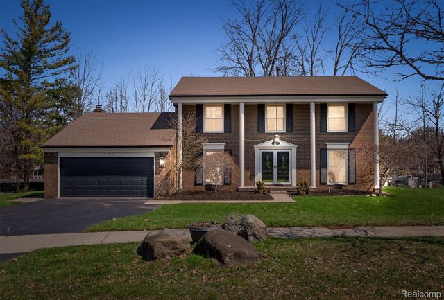 1132 Hemlock Drive, Rochester, MI 48307