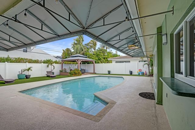 3001 NE 45th Street, Lighthouse Point, FL 33064