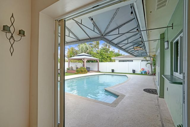 3001 NE 45th Street, Lighthouse Point, FL 33064