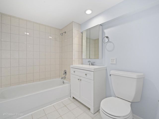 1730 N Wilmot Avenue, Chicago, IL 60647