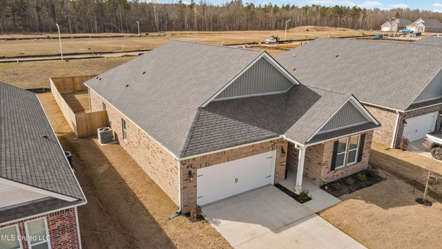 44 Harvest Dance Drive, Byhalia, MS 38611