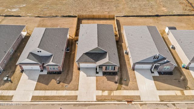 44 Harvest Dance Drive, Byhalia, MS 38611