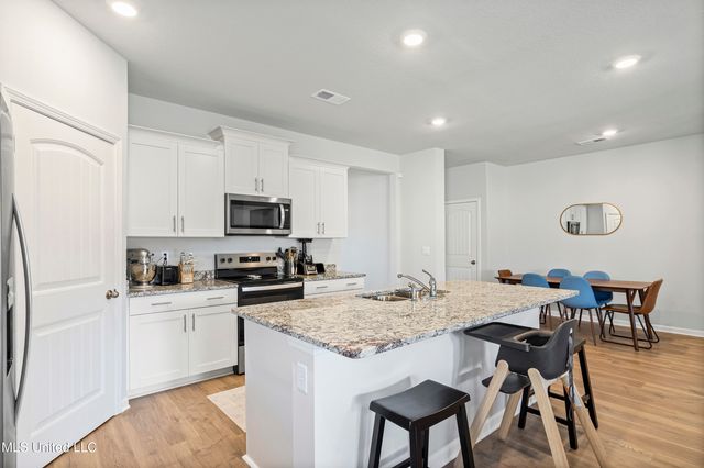 44 Harvest Dance Drive, Byhalia, MS 38611