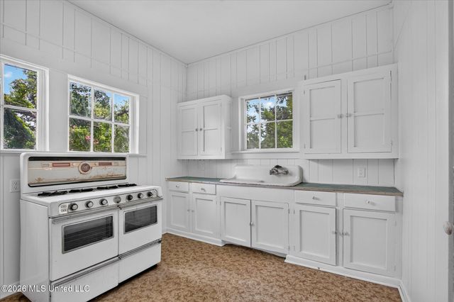 3618 Bellview Avenue, Moss Point, MS 39563