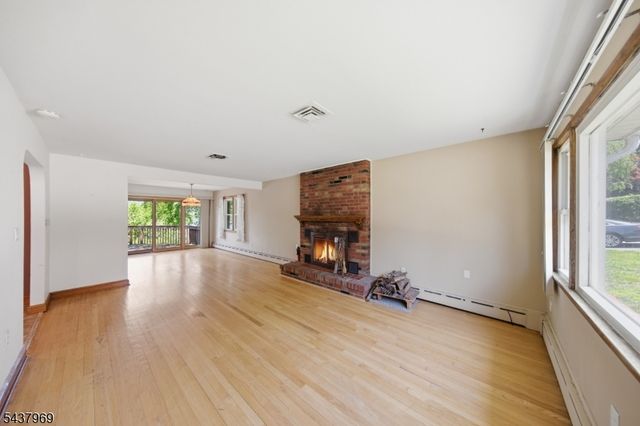 11 Koclas Dr, Netcong Boro, NJ 07857