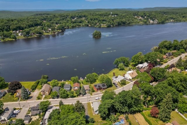 11 Koclas Dr, Netcong Boro, NJ 07857