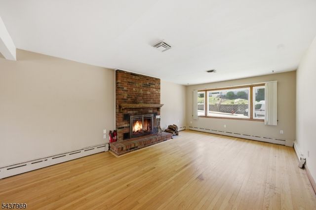 11 Koclas Dr, Netcong Boro, NJ 07857