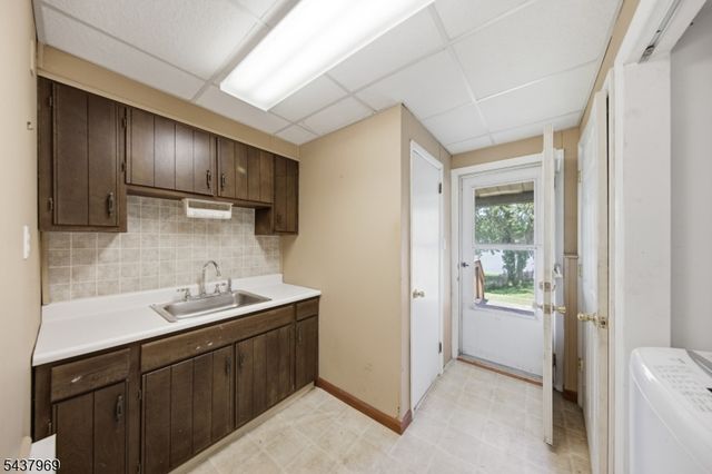 11 Koclas Dr, Netcong Boro, NJ 07857