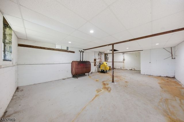 11 Koclas Dr, Netcong Boro, NJ 07857