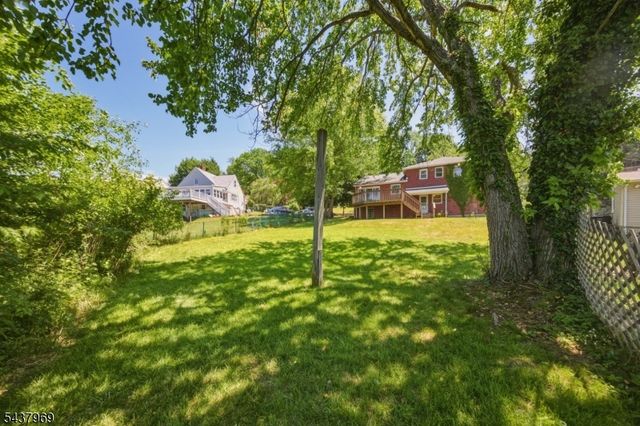 11 Koclas Dr, Netcong Boro, NJ 07857