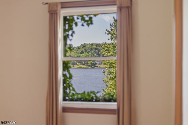 11 Koclas Dr, Netcong Boro, NJ 07857