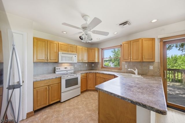 11 Koclas Dr, Netcong Boro, NJ 07857