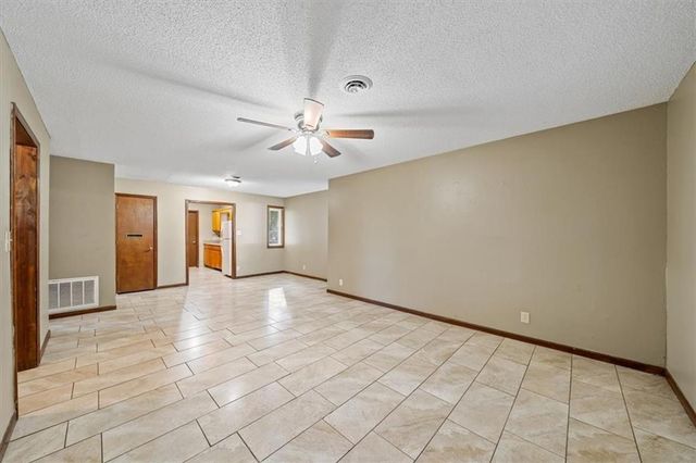 2901 Wayne Avenue, Kansas City, MO 64109