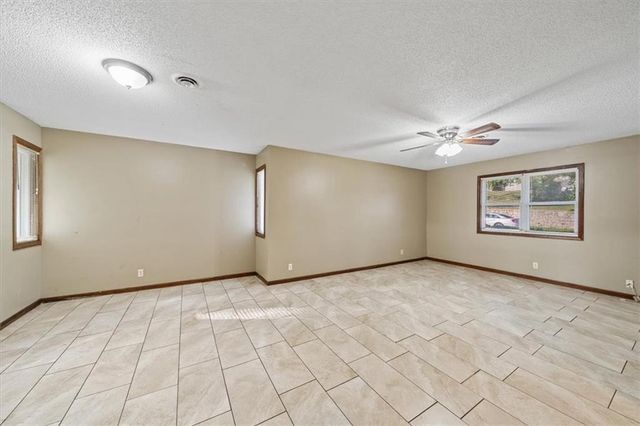 2901 Wayne Avenue, Kansas City, MO 64109