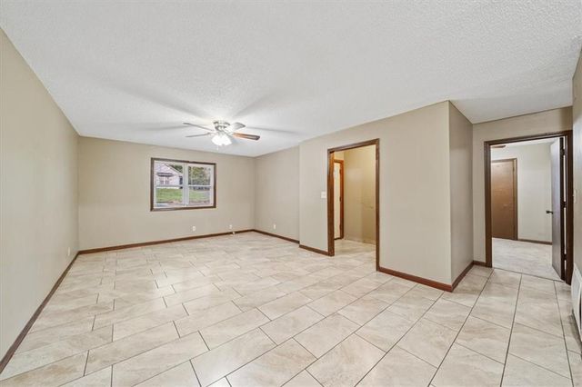 2901 Wayne Avenue, Kansas City, MO 64109