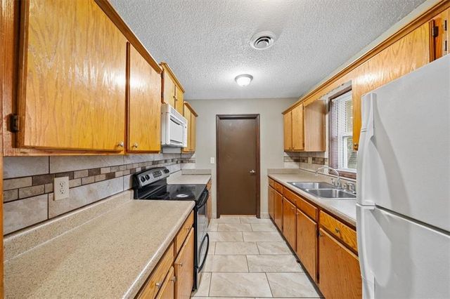 2901 Wayne Avenue, Kansas City, MO 64109