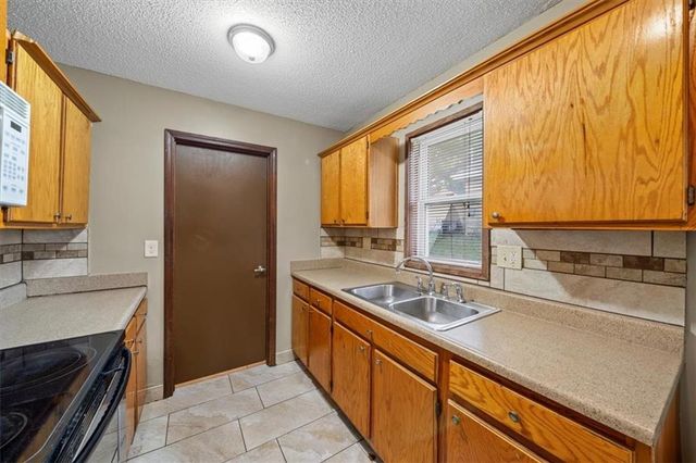 2901 Wayne Avenue, Kansas City, MO 64109