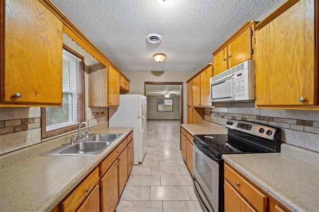 2901 Wayne Avenue, Kansas City, MO 64109