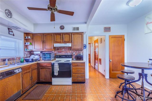 3725 Phillips Place, St Louis, MO 63116