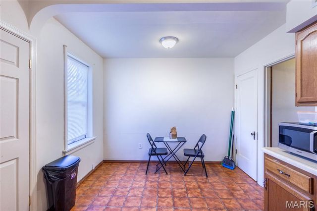 3725 Phillips Place, St Louis, MO 63116