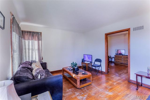 3725 Phillips Place, St Louis, MO 63116